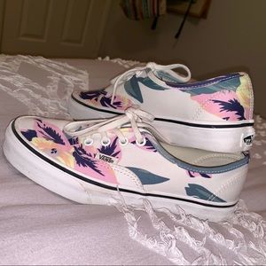 Hawaiian Flower Classic Vans
